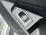 電動リアゲート装備です。バンパー下でのキックスイッチも装備されております。