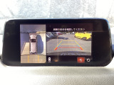 狭い場所での駐車やすれ違いなどでより的確な運転操作に役立つ360&deg;ビューモニターが装備されています。