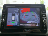 【アラウンドビューモニター】空から見下ろした映像がナビ画面にて確認可能です。駐車もラクラクですよ♪