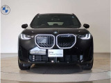 【キドニーグリル】BMWは約90年もの間、ほぼ全ての車両にひと目でBMWだと分かるこの特徴的なフロントグリルが備えられ、デザイン・アイコンとして親しまれてきました。