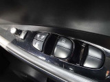 パワーウインドウスイッチ★電動格納機能付きで運転席からドアミラーの角度が調整可能です。電動格納機能付きです♪