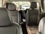 【ウォークスルー】車外に出なくても運転席から3列目シートまで移動が可能です。子育てや荷物が多いときなど利便性が高いです。
