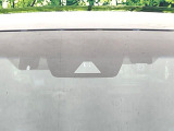 【トヨタセーフティセンス】走行中に前方の車両等を認識し、衝突しそうな時は警報とブレーキで衝突回避と被害軽減をアシスト。より安全にドライブをお楽しみいただけます。