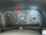 大きくて視認性の良いアナログメーターです。 走行距 86033Km