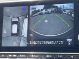 車を真上から見ているように、周囲の状況を把握しながら安心して駐車が行えるアラウンドビューモニター!