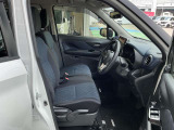 運転席シートリフター(ラチェット式)で、座面の高さも上下に動き、体格にあわせて調整ができます。
