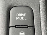 ドライブモード切替スイッチです。走行シーンや気分に合わせて、車の走りの特性を簡単に切り替えられます。」
