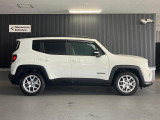 【ホイールアーチ】台形ホイールアーチはJeep伝統のデザインです。採用している理由は諸説ありますが、オフロードを走行する際にタイヤとボディが干渉しあわないよう配慮した作りにするためとなります。