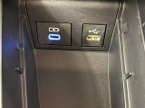 充電用USB端子付き。スマートフォンなどの充電に便利です。