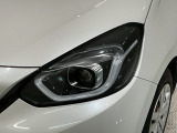 LEDヘッドライトは、点灯の瞬間から最大光量を発揮し、突然暗くなるトンネルなどでの安定感を高めます。