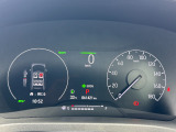 ホンダセンシング装着車となっております。衝突軽減ブレーキ、誤発進抑制機能、歩行者事故低減ステアリング、路外逸脱抑制機能、アダプティブクルーズコントロール、車線維持支援システム他、安全運転を幅広く支援。