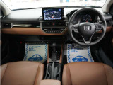 運転にかかわる様々な操作を安全に行えるように視点移動が少なく、操作性に配慮されたスイッチ類が凝縮されたコクピットです。