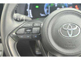 ステアリングスイッチ付き。前方から目を離すことなく操作することが可能です。
