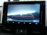 バックガイドモニターで、後方を確認しながら安心して駐車することができます。運転初心者も熟練者も必須の機能ですよ!