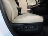 パワーシート搭載。微妙な調整が手軽にでき、ピッタリなポジションで運転することが可能です。
