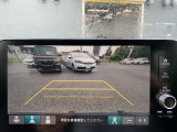 【バックカメラ(3モード)】視点を切り替えて後方を確認でき、駐車や車庫入れも安心です。