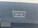 電動リアゲート装備。バンパー下でのキックオープン&クローズ機能も装備です。