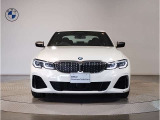【キドニーグリル】BMWは約90年もの間、ほぼ全ての車両にひと目でBMWだと分かるこの特徴的なフロントグリルが備えられ、デザイン・アイコンとして親しまれてきました。