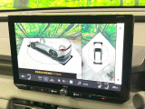 【パノラミックビューモニター】専用のカメラにより、上から見下ろしたような視点で360度クルマの周囲を確認することができます☆死角部分も確認しやすく、狭い場所での切り返しや駐車もスムーズに行えます。