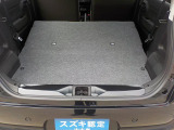 リヤシートを倒すと広い荷室になります。