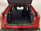 軽い力でサッと倒せるシートアレンジ。急に荷物が増えても、その場でサクッとスペースを広げられます。毎日の『困った』を『助かった』に変える工夫が満載です。