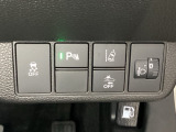 ハンドルの右側にはヘッドライトレベライザーとHondaセンシング用のメインスイッチがついています。ヘッドライトレベライザーは道路状況や積荷の加重に応じてライトの高さを調節できます。