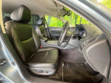 運転席シート廻りは使用感も少なく、良好な状態となっています。丁寧に使われていたことがよくわかりますね。