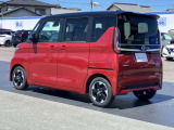車線逸脱警報、車両が車線をはみ出す可能性がある場合に警報音と警告表示でドライバーに知らせてくれます。
