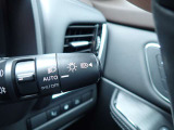 ハイビームアシスト機能が装備されており対向車が接近すると自動的にロービームに切り替えてくれる便利な機能になっております♪