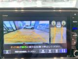【リヤカメラアンシンプラス】車線変更時や後退時の危険を検知し、ナビ画面でお知らせして安全運転をサポートします。