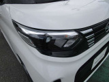 LEDヘッドランプ・・・ハロゲンランプに比べて非常に明るいので、夜間走行時の視認性がアップします。