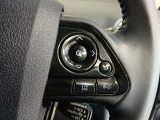 ステアリング右側には、運転支援機能を手元で操作できるスイッチ類を配置しています