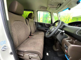 運転席シート廻りは使用感も少なく、良好な状態となっています。丁寧に使われていたことがよくわかりますね。