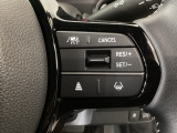 【アダプティブ・クルーズ・コントロール】予め設定した車速内でクルマが自動的に加減速。 前走車との適切な車間距離を維持しながら追従走行し、高速道路でのドライバーの疲労を軽減してくれる嬉しい機能付♪