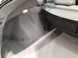 トランクル-ムは照明付きです。地下駐車場や、夜間のお荷物整理に大変便利です。