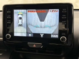 パノラミックビューモニターを装備。駐車場や交差点でクルマを真上から見るように周囲を確認できます。機能の詳細は販売店スタッフまでおたずねください。