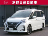 ご家族の方にぴったりな両側オートスライドドアを装備しております。お買い物に両手がふさがってしまう際も自動でドアの開閉が可能なためとても便利です。