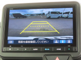 リアワイドカメラシステム!従来の視野に加えて、後方側方を約180&deg;まで見えるワイドビューと、後方を真上から見たような視野で駐車時などに便利なトップダウンビューの3つの視野があります!
