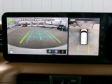アラウンドビューモニター、まるで上空から見下ろししているかの映像がナビ画面で確認でき、安心して駐車をサポートすることができます。