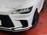 【シーケンシャルターンランプ付きLEDヘッドライト】人気の『流れるウィンカー』付きのLEDヘッドライトを装備♪高級感はもちろん、点灯時は存在感たっぷりで他車からも認識されやすく安心です。