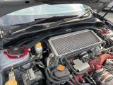 【タワーバー】お車の剛性を高めるタワーバーを装備。よりスムーズなコーナリング走行が可能となり、走りも楽しめます。