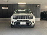 【フロントグリル】7スロットルグリルはJeep伝統の証です。SUVのみにこだわり続けている伝統あるJeep車へお乗り頂いてみてはいかがですか?