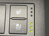 【シートヒーター&ベンチレーション】夏場は涼しい風でお尻や背中の熱やムレを防ぎ、冬はエアコンよりも早く温まってポカポカに!季節を問わず快適に過ごせます。