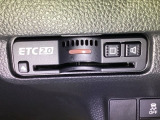 【ETC車載器】カードを挿すだけでゲートをスルー。利用には車両情報を登録する「セットアップ」が別途必要です。