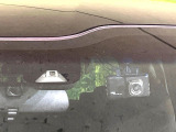 【ホンダセンシング】走行中に前方の車両等を認識し、衝突しそうな時は警報とブレーキで衝突回避と被害軽減をアシスト。より安全にドライブをお楽しみいただけます。
