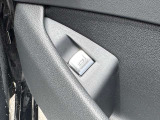 電動リアゲート装備です。バンパー下でのキックスイッチも装備されております。