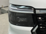 LEDヘッドライトは、点灯の瞬間から最大光量を発揮し、突然暗くなるトンネルなどでの安定感を高めます。