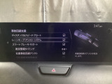 ハンドル操作をアシストすることにより車線からの逸脱回避を支援します。