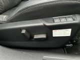 運転席にはパワーシートと電動ランバーサポートを装備しております。