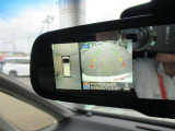駐車時にはミラーに映像が映し出されます